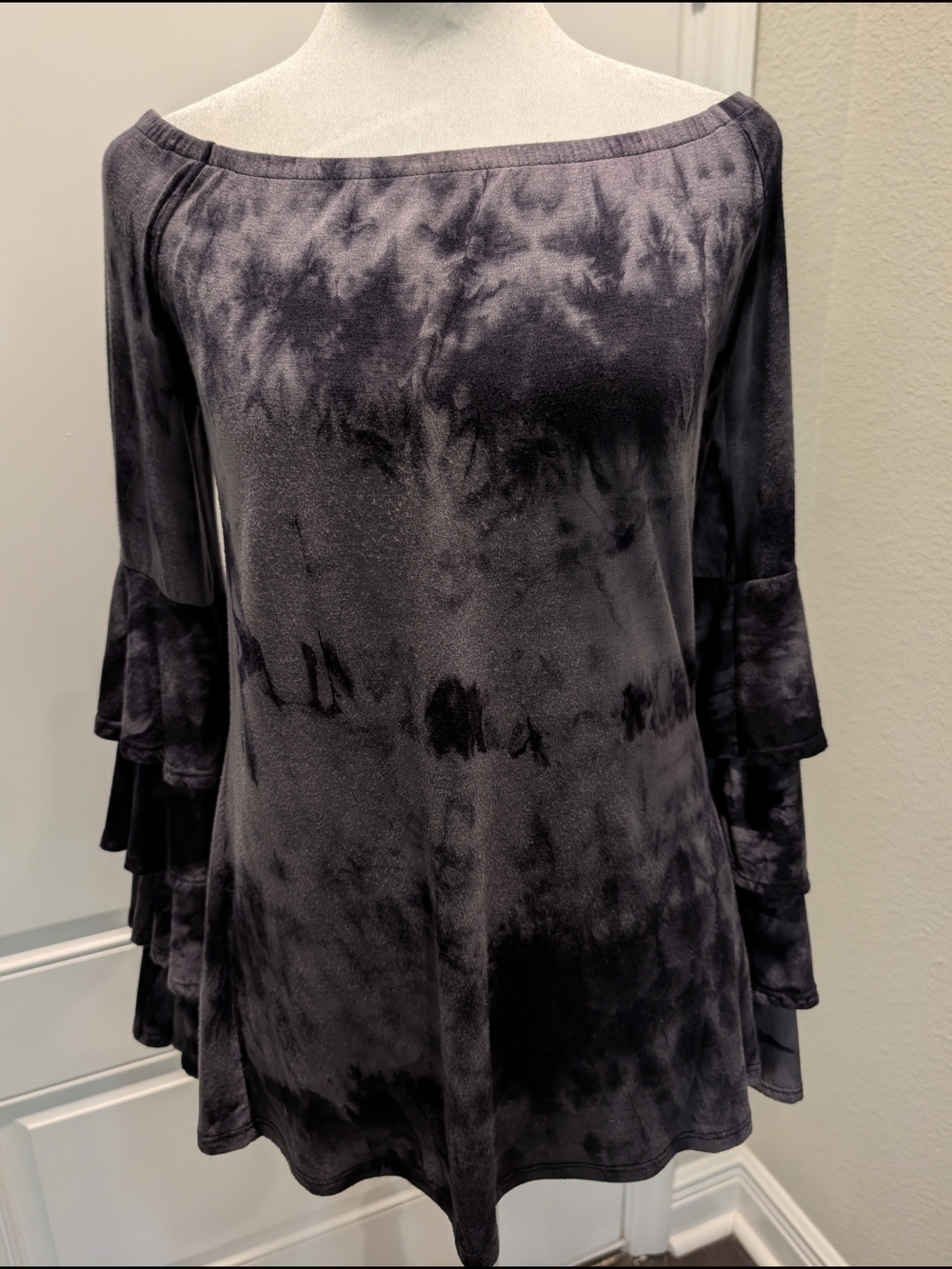 Ariella Black Gray Tie-Dye Off-Shoulder Ruffle Sleeve Top